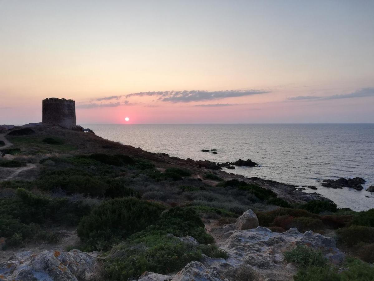 Tanca Della Torre Trilocale Vista Mare Apartment Isola Rossa Luaran gambar